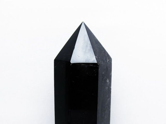 1.8Kgモリオン 純天然 黒水晶 六角柱[T43-7923]
