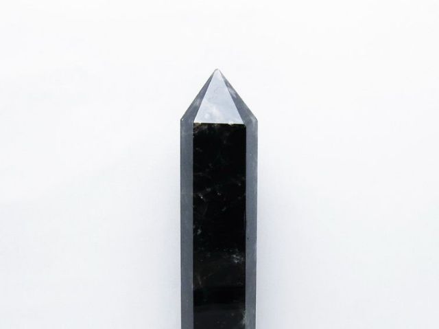 1.7Kgモリオン 純天然 黒水晶 六角柱 [t43-8796]