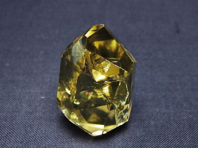 パワーストーン 天然石 虹入り黄水晶(シトリン)原石[T436-2978]