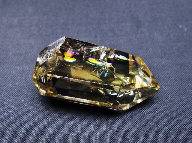 パワーストーン 天然石 虹入り黄水晶(シトリン)原石[T436-3026]