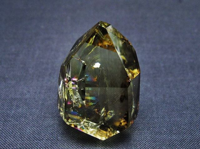 虹入り黄水晶(シトリン)原石[T436-3042]