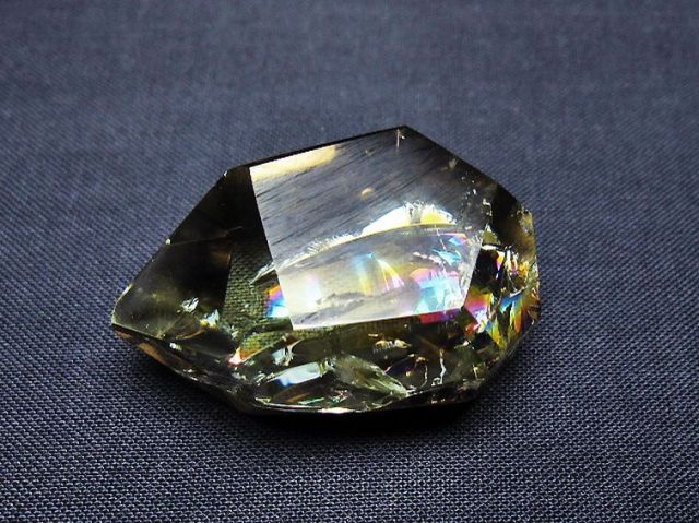 パワーストーン 天然石 虹入り黄水晶(シトリン)原石[T436-3042]