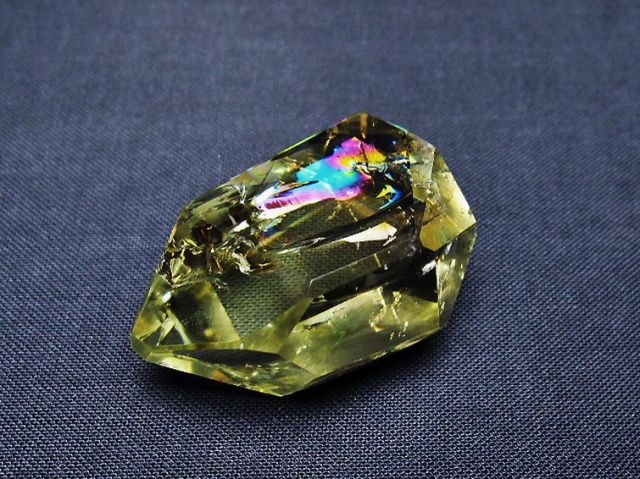 虹入り黄水晶(シトリン)原石[T436-3042]
