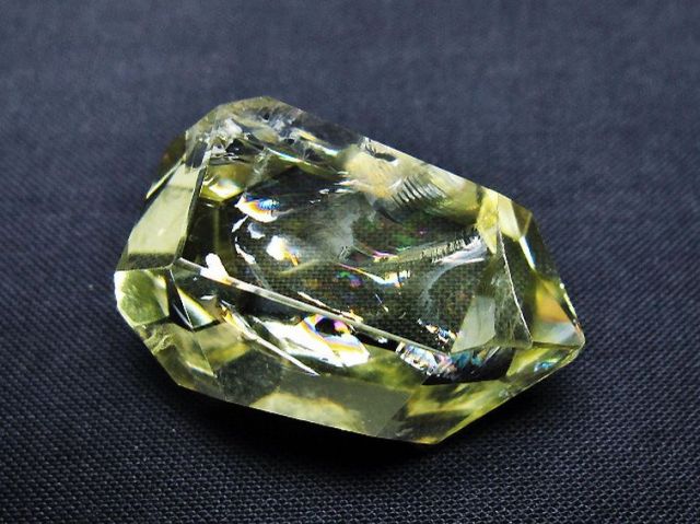 虹入り黄水晶(シトリン)原石[T436-3055]