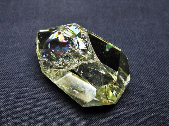 虹入り黄水晶(シトリン)原石[T436-3067]