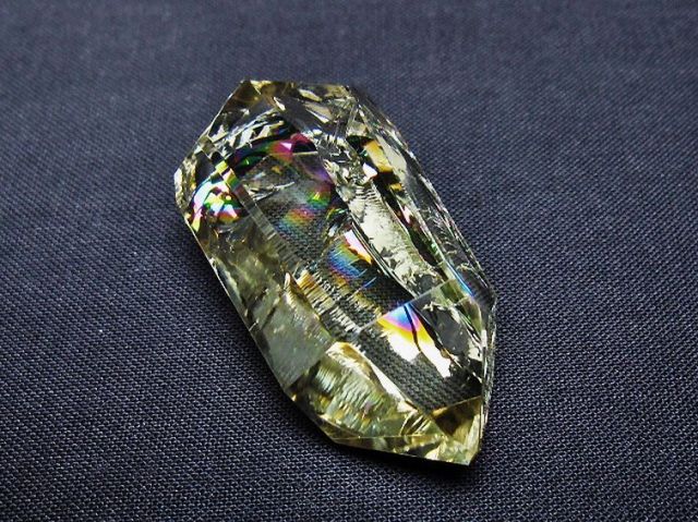 虹入り黄水晶(シトリン)原石[T436-3069]