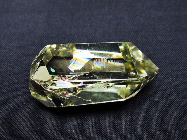 虹入り黄水晶(シトリン)原石[T436-3069]