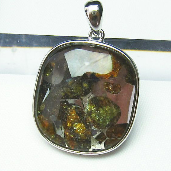 パラサイト隕石 かんらん石 ペンダント T453 2800
