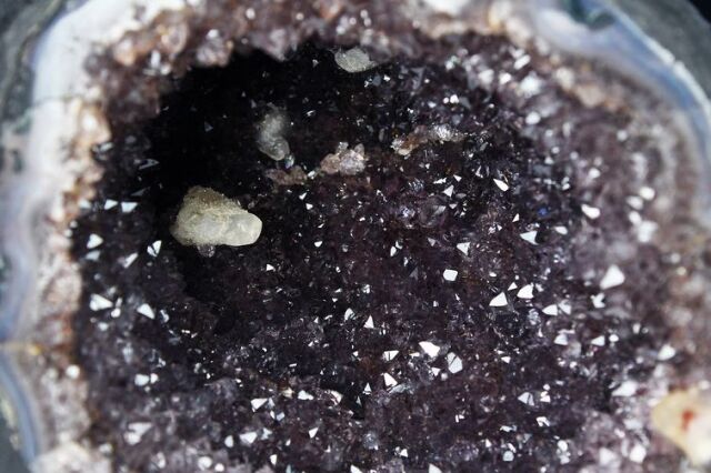 4.5Kgウルグアイ産 サークルジオード カルサイト共生 アメジストドーム  