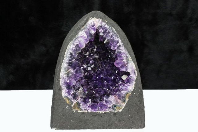 1.9Kgブラジル産アメジストドーム [t466-1817]