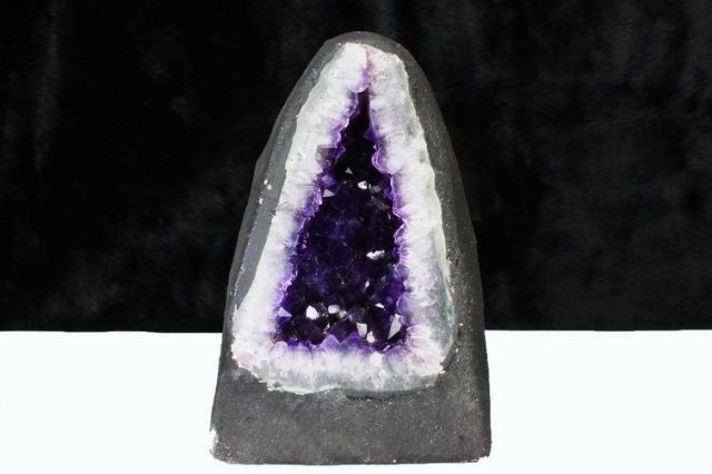 2.6Kgブラジル産アメジストドーム [t466-1827]