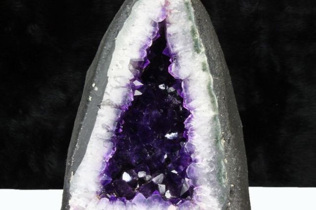 2.6Kgブラジル産アメジストドーム [t466-1827]