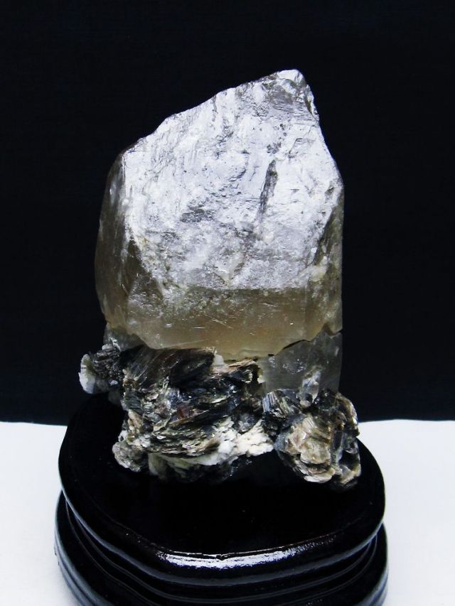 雲母入り ヒマラヤ水晶 原石 [t501-4268]