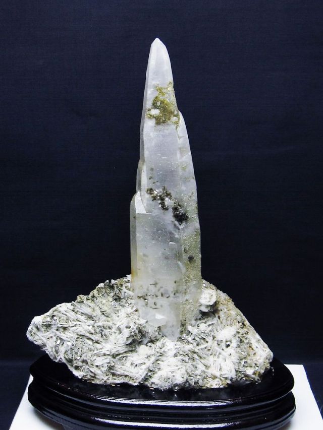 2.1Kg雲母入り ヒマラヤ水晶 原石 [t501-4333]