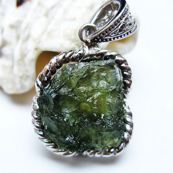 モルダバイトペンダント [t525-2319]