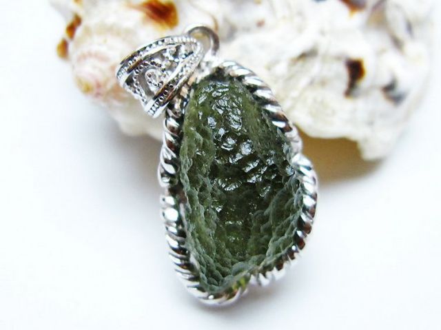 モルダバイトペンダント [t525-2338]