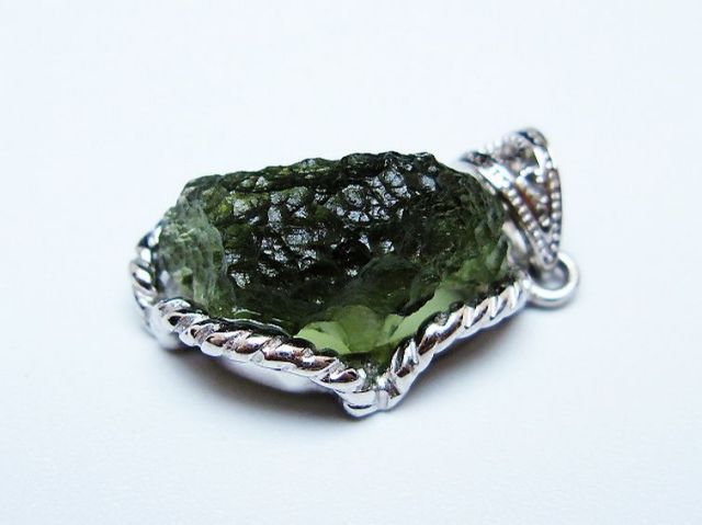 モルダバイトペンダント [t525-2338]