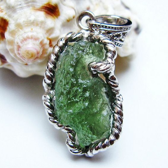 モルダバイトペンダント [t525-2342]