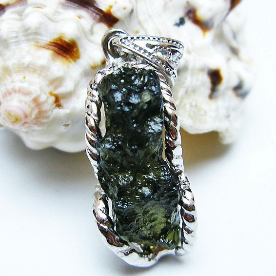 モルダバイトペンダント [t525-2357]