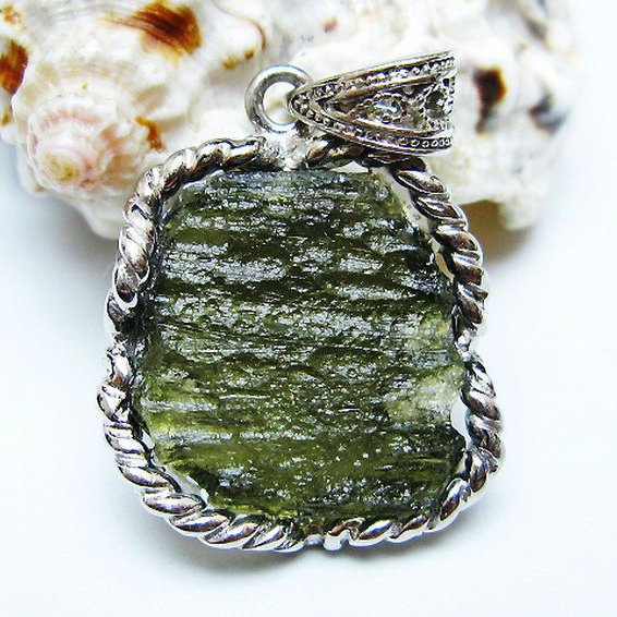 モルダバイトペンダント [t525-2368]