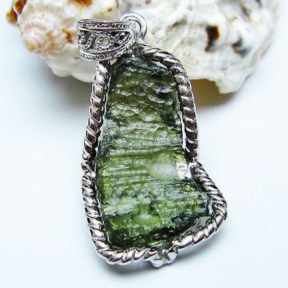 モルダバイトペンダント [t525-2379]