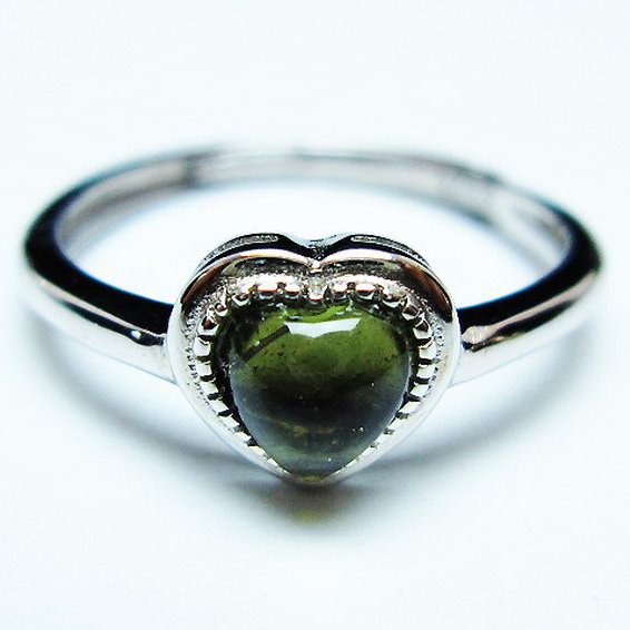 モルダバイト ハート指輪(13号) [t526-1339]