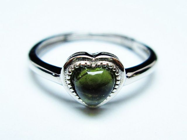 モルダバイト ハート指輪(13号) [t526-1339]