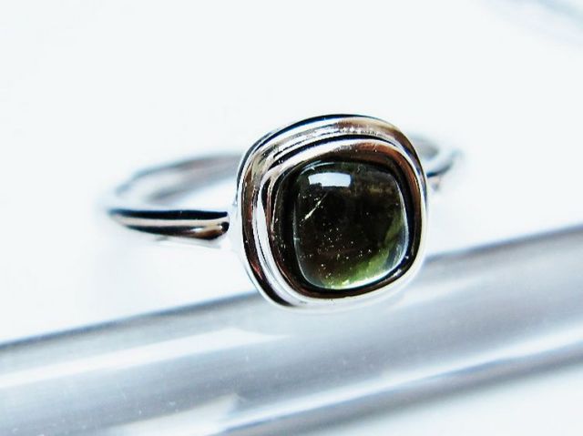 モルダバイト指輪(12号) [t526-1349]