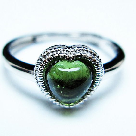 モルダバイト ハート指輪(12号) [t526-1382]