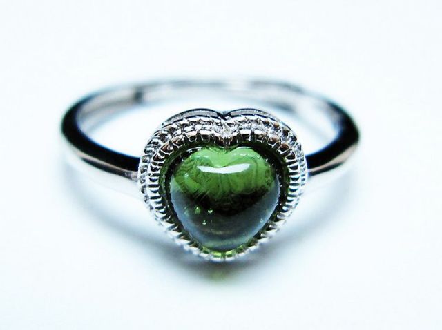 モルダバイト ハート指輪(12号) [t526-1382]