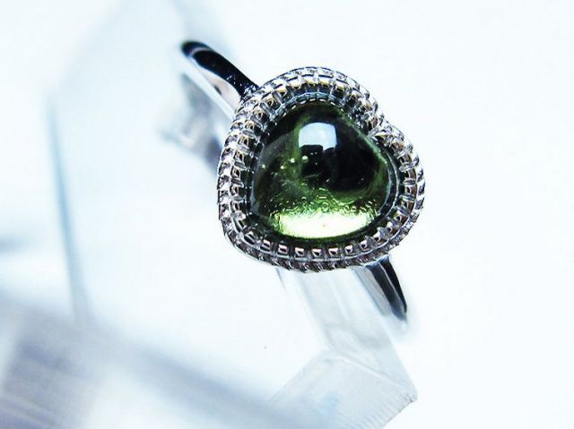 モルダバイト ハート指輪(12号) [t526-1382]