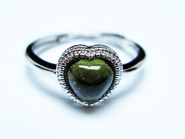モルダバイト ハート指輪(12号) [t526-1390]