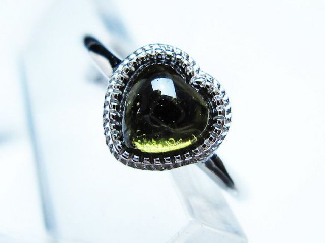 モルダバイト ハート指輪(12号) [t526-1390]