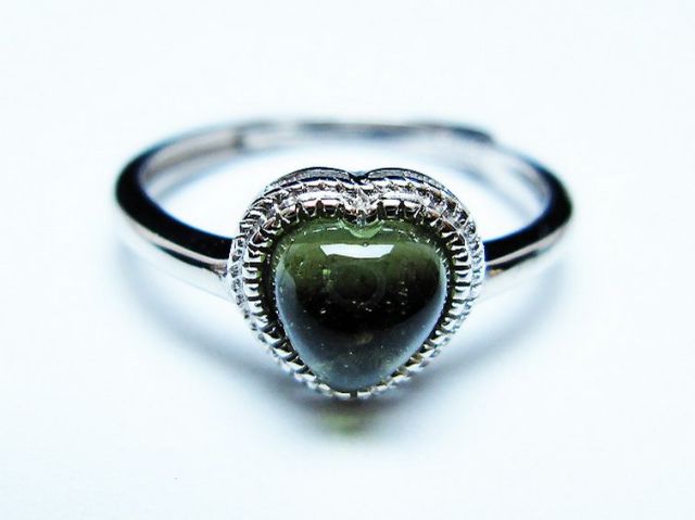 モルダバイト ハート指輪(13号) [t526-1396]
