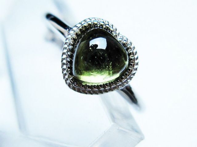 モルダバイト ハート指輪(13号) [t526-1396]