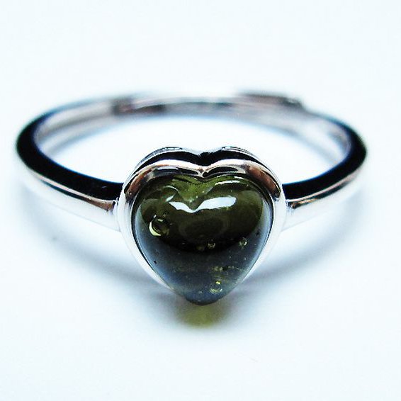 モルダバイト ハート指輪(13号) [t526-1418]