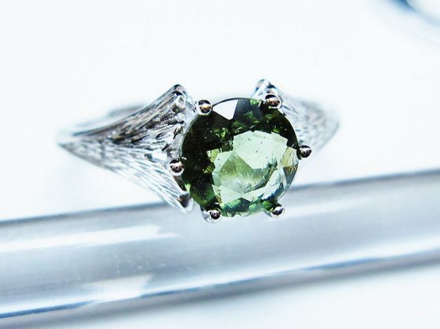 モルダバイト指輪(16号) [t526-1467]