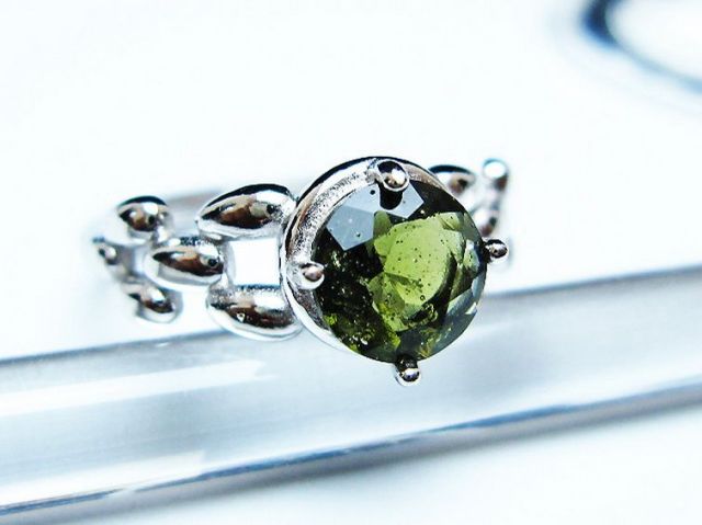 モルダバイト指輪(15号) [t526-1472]