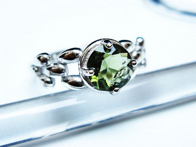 モルダバイト指輪(16号) [t526-1476]