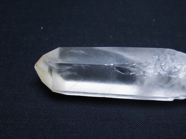 ヒマラヤ水晶六角柱[T579-4021]