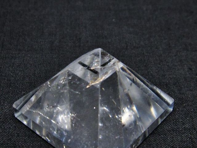 ヒマラヤ水晶ピラミッド[T600-2149]