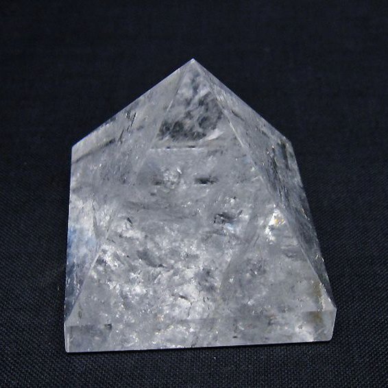 天然石　ヒマラヤ水晶　ピラミッド 楽天市場】パワーストーン ピラミッド ヒマラヤ水晶 【お手元を