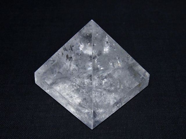 天然石　ヒマラヤ水晶　ピラミッド 楽天市場】ヒマラヤ水晶 ピラミッド 天然水晶 ◇ミニチュア