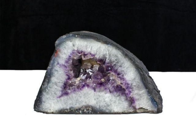 3.9Kgパワーストーン 天然石 ブラジル産アメジストドーム[T611