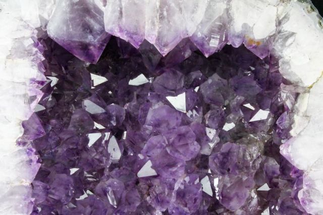 18.5Kgブラジル産アメジストドーム同梱不可 [t611-10573]