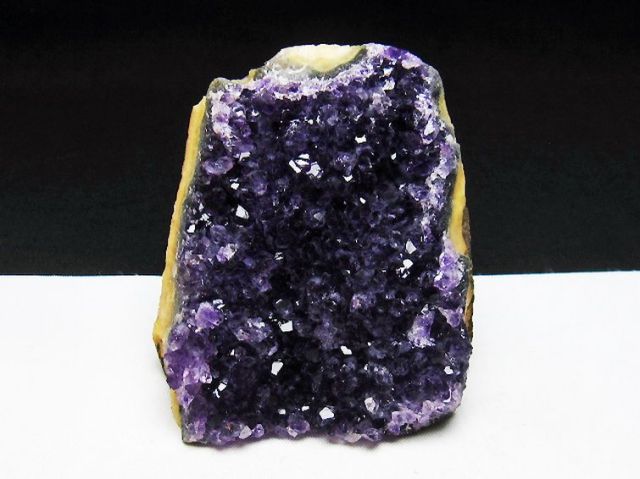 天然石アメジスト笑口 クラスター ウルグアイ産 アメジストクラスター ウルグアイ産 台座付属 182-7999 – 天然石