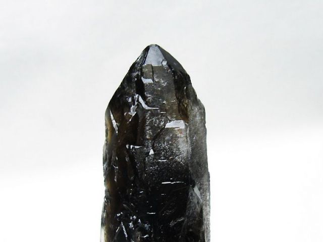 ブラジル産　スモーキークォーツ 煙水晶 原石[T633-2471]