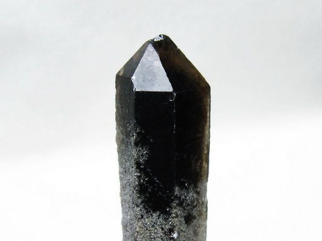 ブラジル産 モリオン 純天然 黒水晶 原石[T633-2461]