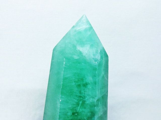 1.3Kgパワーストーン 天然石 フローライト六角柱[T634-5468]