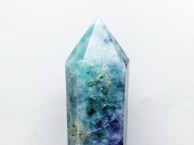 1.6Kgフローライト 六角柱 [t634-5600]